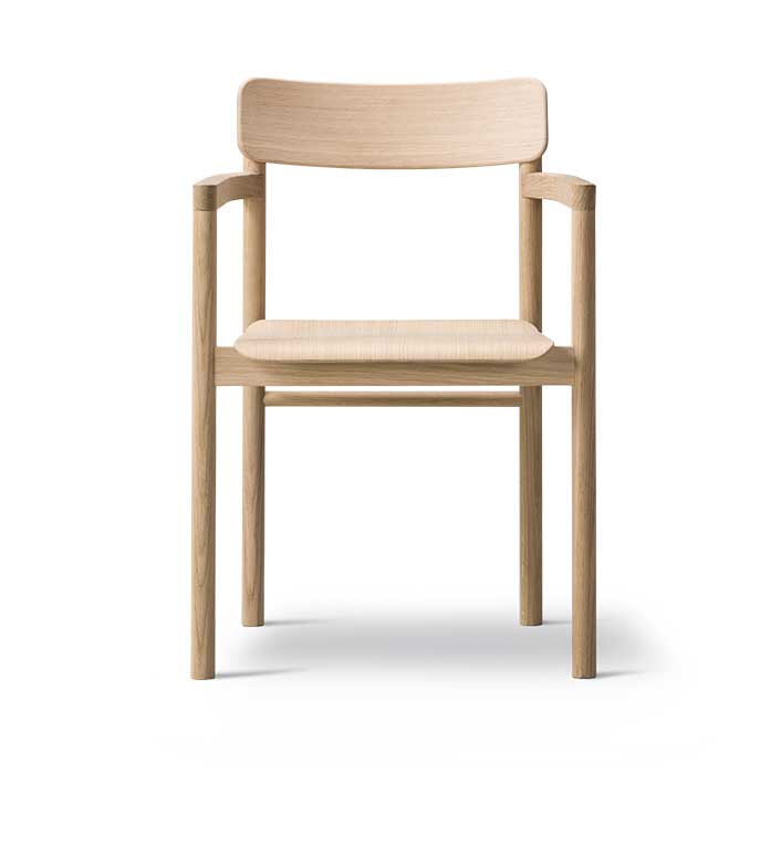 Post Spisebordsstol, Eg Lak - Cecilie Manz