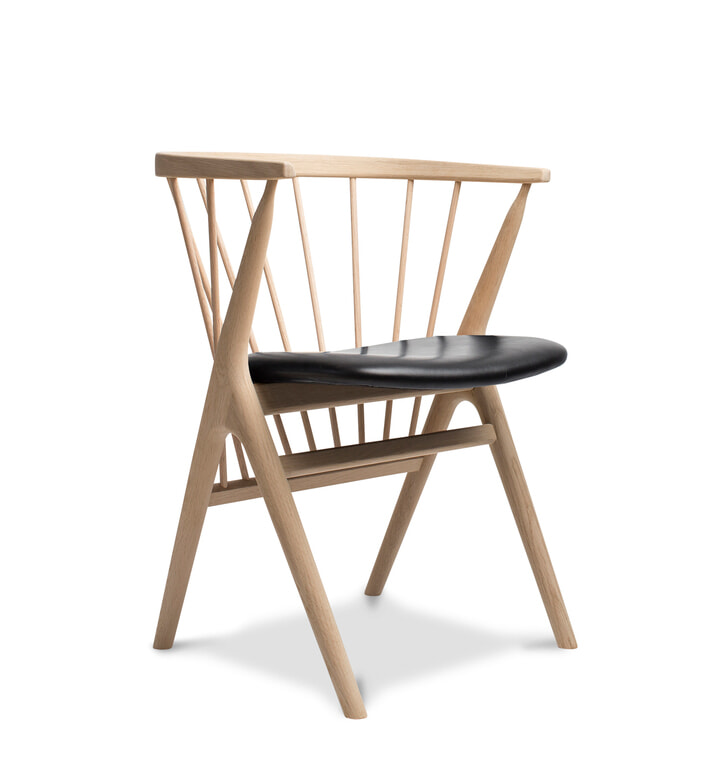 No.8 Stol - Sæbebehandlet eg/Sort Saga